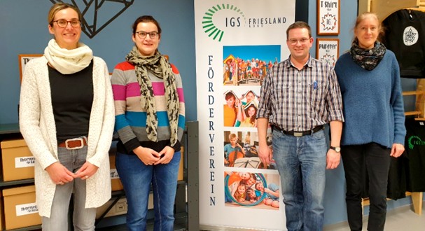 Der Vorstand des Förderverein v.l.n.r.: Martina Kruse (Schiftführerin), Katrin Wengler (Kassenwartin), Sven Weyerts (Vorsitzender), Iris Hagemann (2. Vorsitzende)